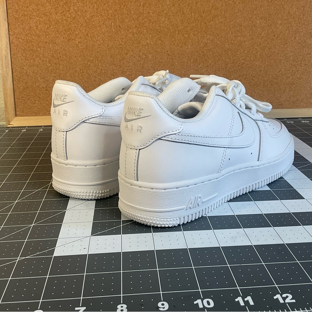 Air Force 1 
White/white 07
brand new
Authentic - Picture 8 of 12